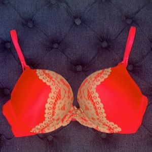 Victoria’s Secret Bombshell push-up bra